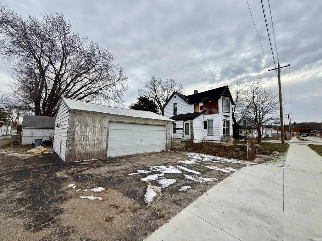 Photo of 636 W 3rd Street, Peru, IN 46970 (MLS # 202549420)