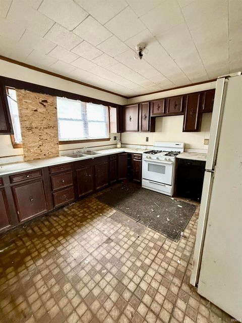 Tiny photo for 636 W 3rd Street, Peru, IN 46970 (MLS # 202549420)