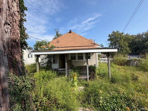 Tiny photo for 1602 9th Street, Bedford, IN 47421 (MLS # 202638813)