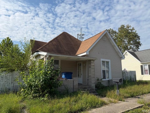 Tiny photo for 1602 9th Street, Bedford, IN 47421 (MLS # 202638813)
