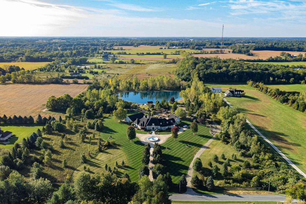 Photo of 19190 Roosevelt Road, South Bend, IN 46614 (MLS # 202547439)