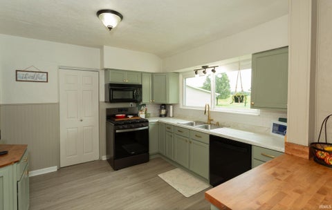 Tiny photo for 437 W 400 S Road, Kokomo, IN 46902 (MLS # 202634000)
