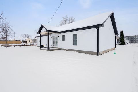Tiny photo for 412 E Poplar Street, Kokomo, IN 46902 (MLS # 202540184)