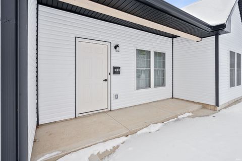 Tiny photo for 412 E Poplar Street, Kokomo, IN 46902 (MLS # 202540184)