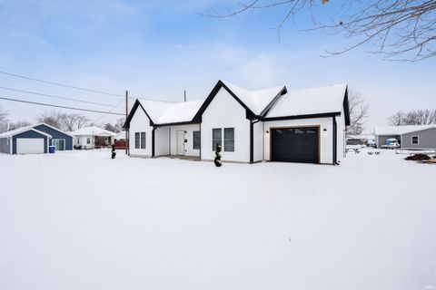 Tiny photo for 412 E Poplar Street, Kokomo, IN 46902 (MLS # 202540184)