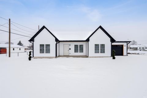 Photo of 412 E Poplar Street, Kokomo, IN 46902 (MLS # 202540184)