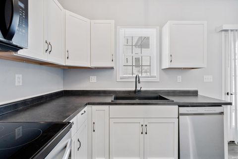 Tiny photo for 412 E Poplar Street, Kokomo, IN 46902 (MLS # 202540184)