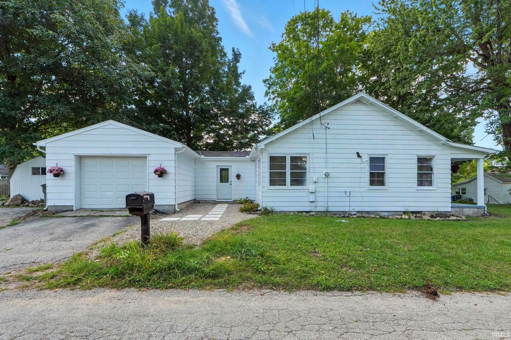 Photo of 504 N Maple Street, South Whitley, IN 46787 (MLS # 202604668)