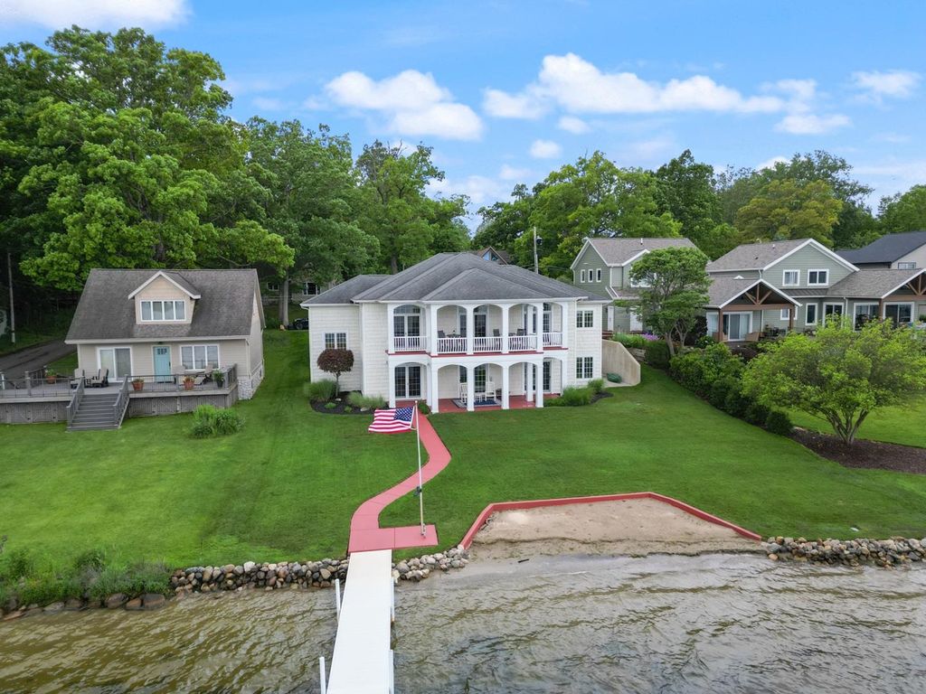 Photo of 1332 Country Club Terrace, Warsaw, IN 46580 (MLS # 202624974)