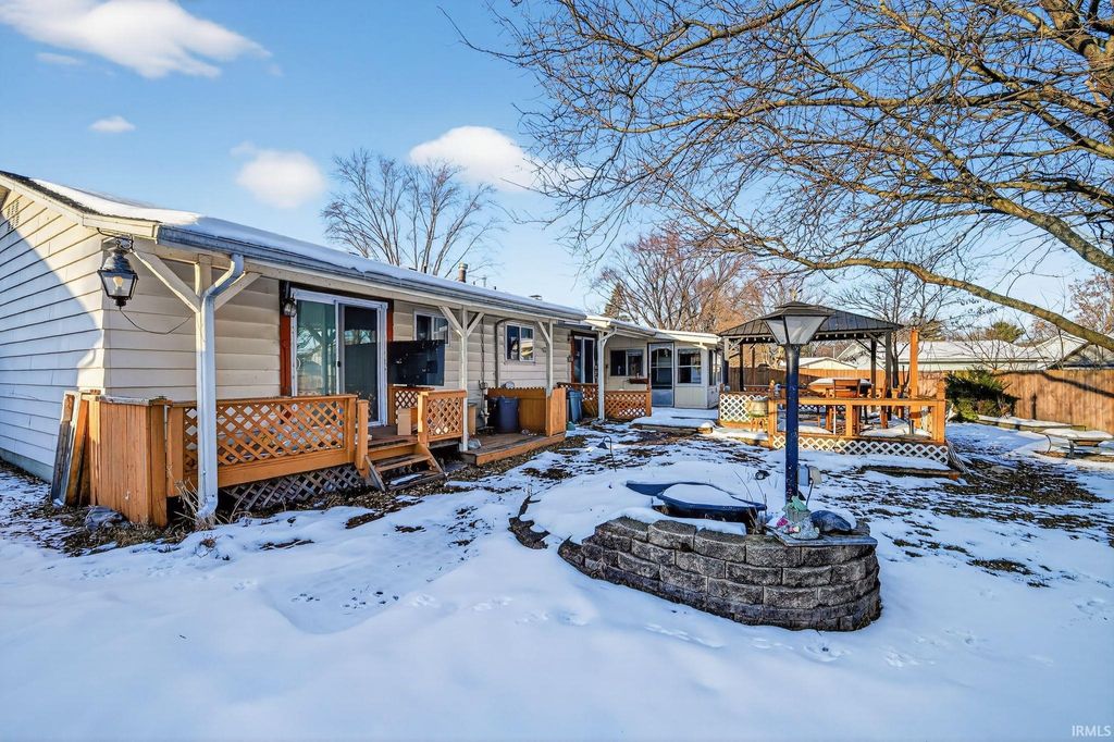 Photo of 1350 Providence Court, Mishawaka, IN 46544 (MLS # 202546463)