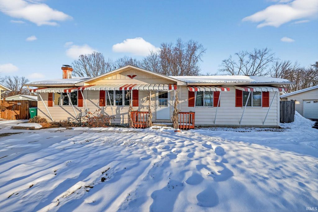 Photo of 1350 Providence Court, Mishawaka, IN 46544 (MLS # 202546463)