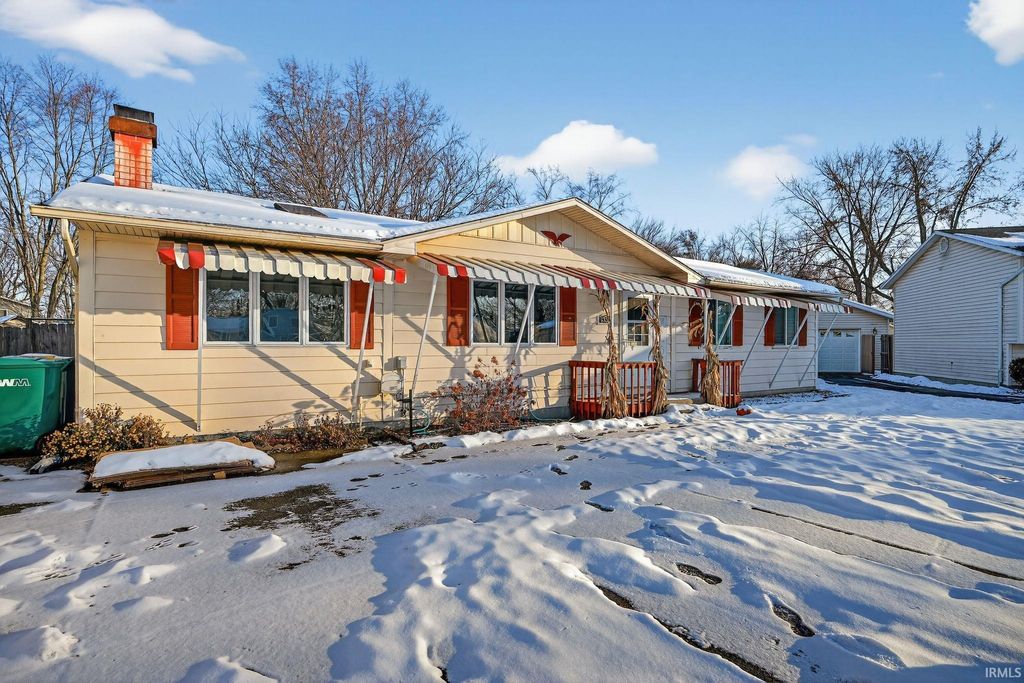 Photo of 1350 Providence Court, Mishawaka, IN 46544 (MLS # 202546463)