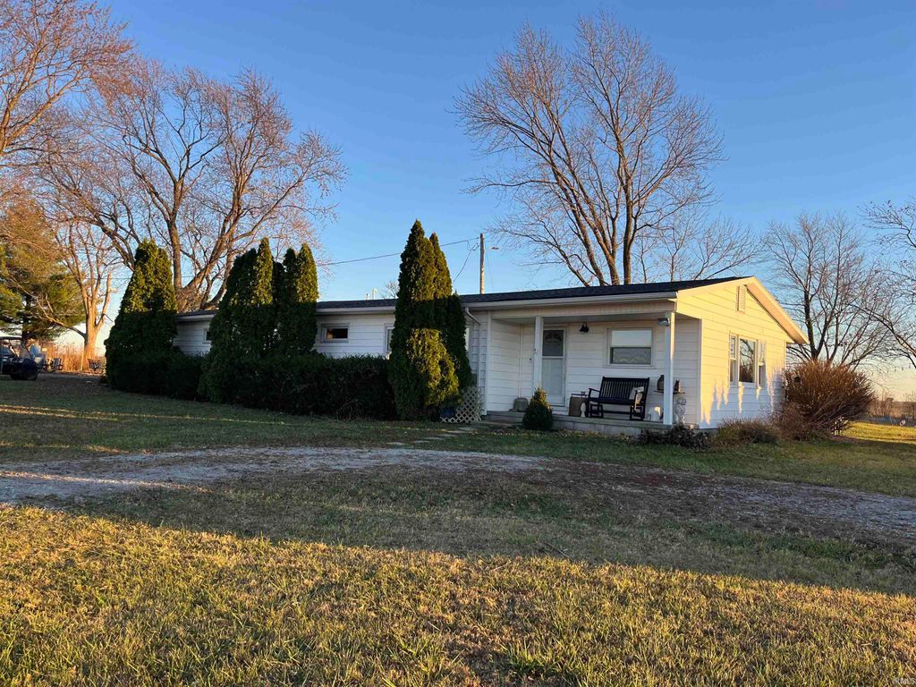 Photo of 2071 E 700 N Road, Urbana, IN 46990 (MLS # 202547094)
