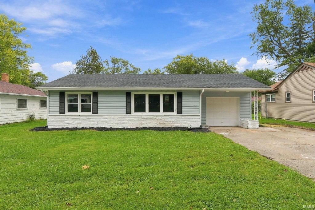 Photo of 2915 Abbott Street, Fort Wayne, IN 46806 (MLS # 202639715)
