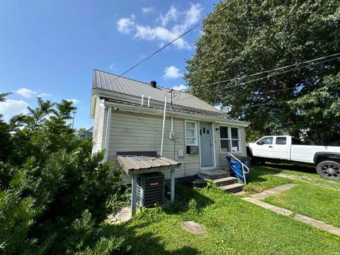 Tiny photo for 212 W Grissom Avenue, Mitchell, IN 47446 (MLS # 202626356)