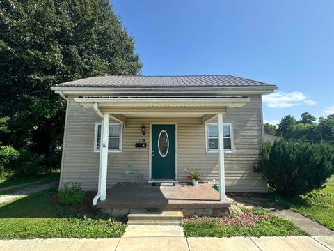 Photo of 212 W Grissom Avenue, Mitchell, IN 47446 (MLS # 202626356)