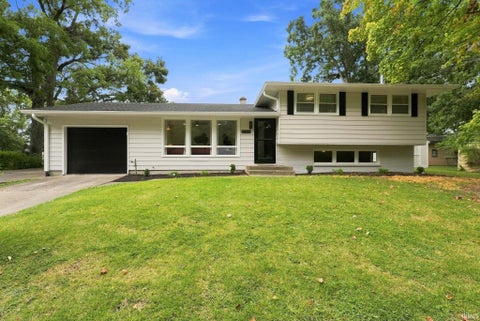 Photo of 1805 Yale Drive, Fort Wayne, IN 46808 (MLS # 202637927)
