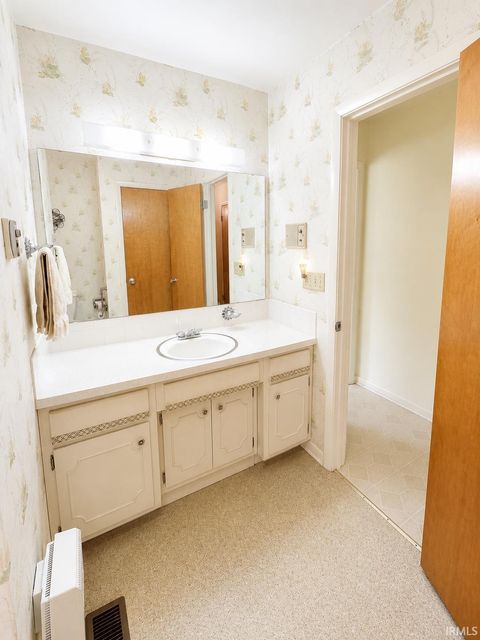Tiny photo for 219 Holiday Drive, Greentown, IN 46936 (MLS # 202618901)
