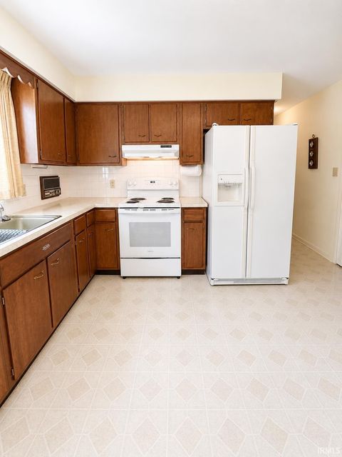 Tiny photo for 219 Holiday Drive, Greentown, IN 46936 (MLS # 202618901)