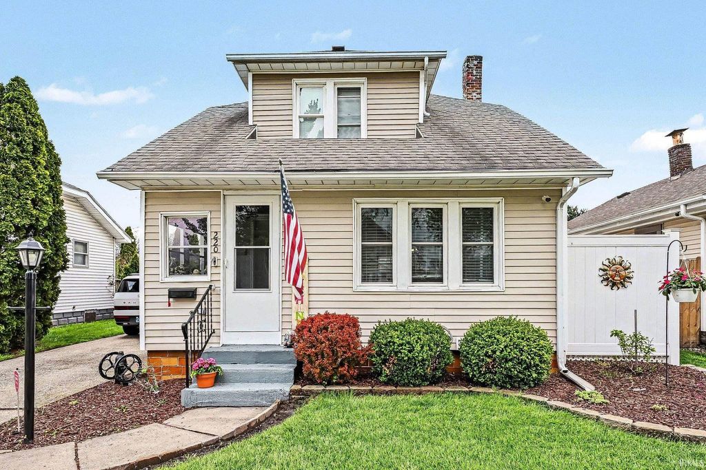 Photo of 220 S Beiger Street, Mishawaka, IN 46544 (MLS # 202614636)