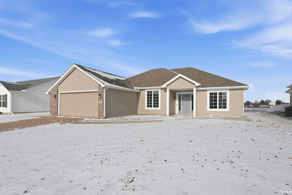 Photo of 922 Honey Willow Boulevard, Huntertown, IN 46748 (MLS # 202600012)