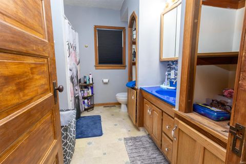 Tiny photo for 909 S 21st Street, New Castle, IN 47362 (MLS # 202625400)