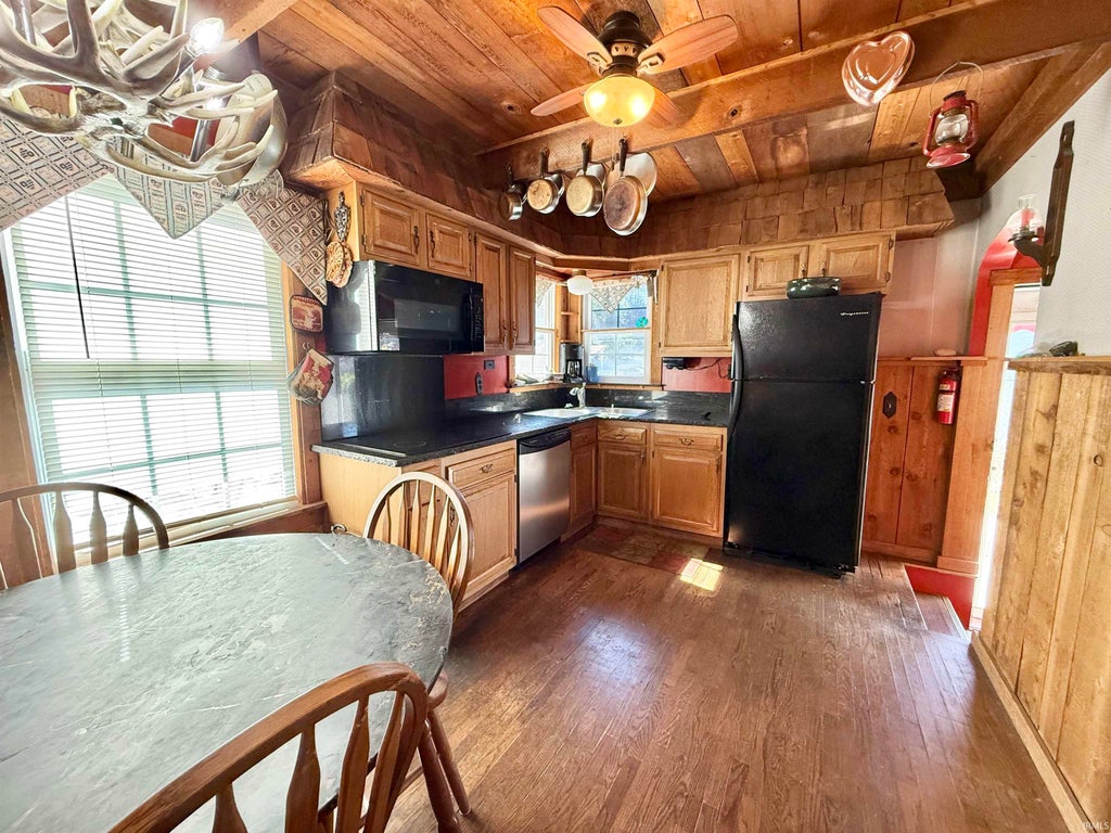Photo of 1605 Madison Avenue, Evansville, IN 47714 (MLS # 202641138)