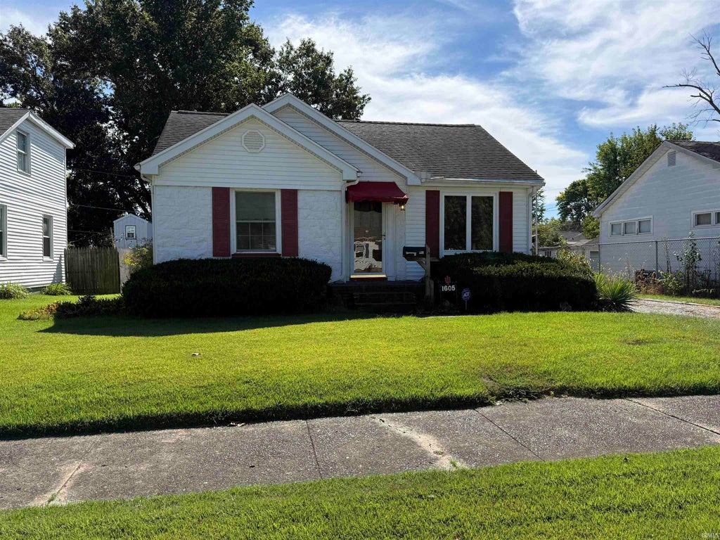 Photo of 1605 Madison Avenue, Evansville, IN 47714 (MLS # 202641138)
