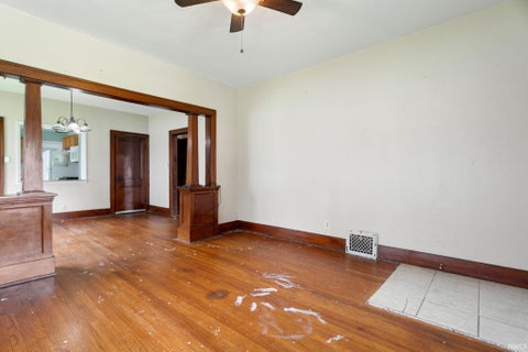 Tiny photo for 2201 Catalpa Street, South Bend, IN 46613 (MLS # 202624866)