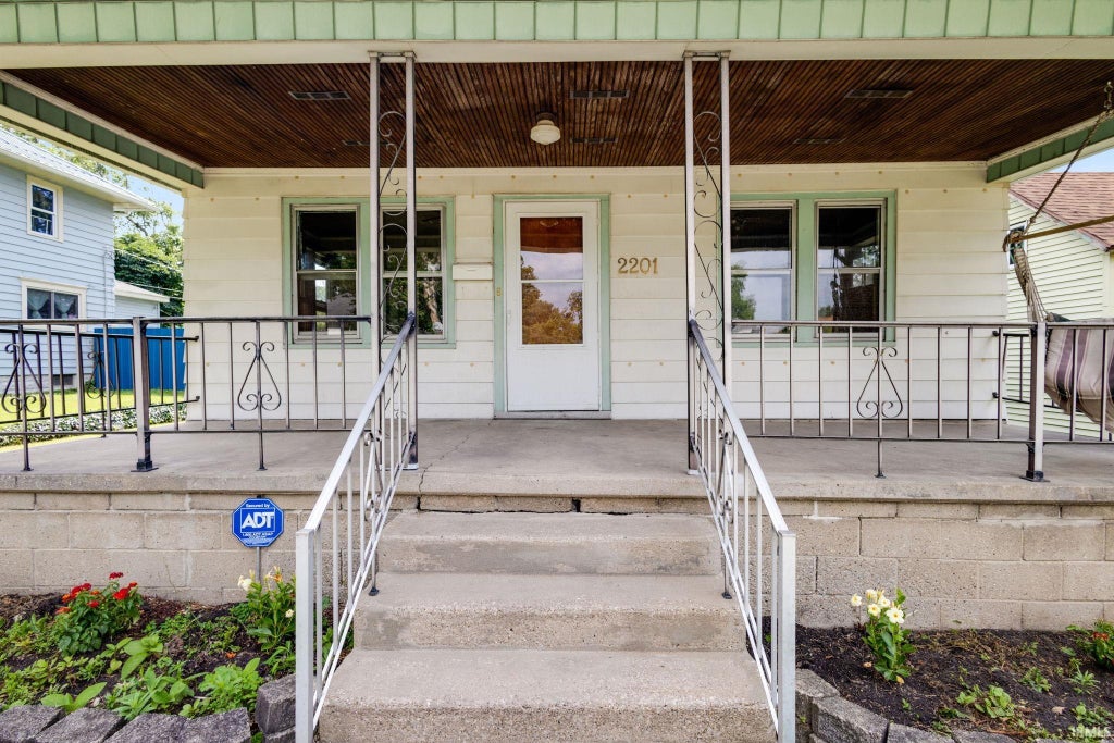 Photo of 2201 Catalpa Street, South Bend, IN 46613 (MLS # 202624866)