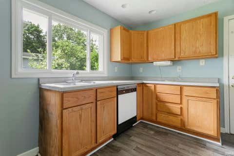 Tiny photo for 2201 Catalpa Street, South Bend, IN 46613 (MLS # 202624866)