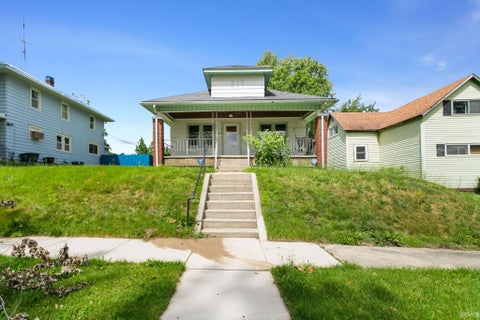 Tiny photo for 2201 Catalpa Street, South Bend, IN 46613 (MLS # 202624866)