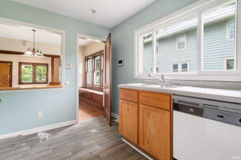 Tiny photo for 2201 Catalpa Street, South Bend, IN 46613 (MLS # 202624866)