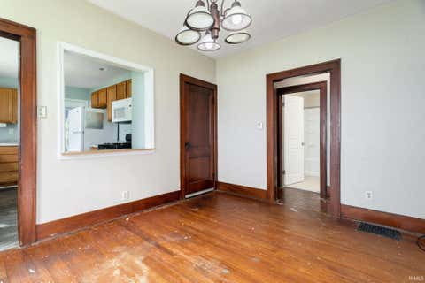 Tiny photo for 2201 Catalpa Street, South Bend, IN 46613 (MLS # 202624866)