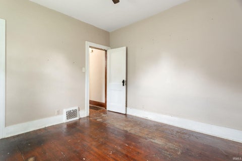 Tiny photo for 2201 Catalpa Street, South Bend, IN 46613 (MLS # 202624866)