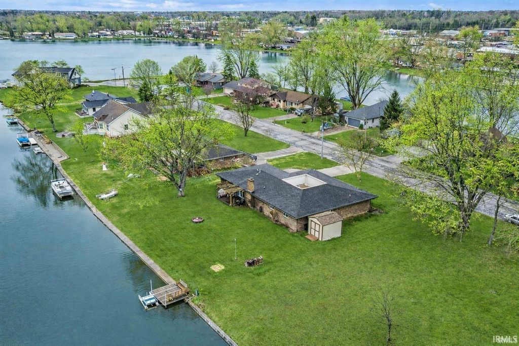 Photo of 2204 Bluewater Drive, Warsaw, IN 46580 (MLS # 202615995)