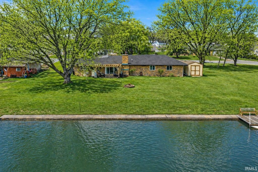 Photo of 2204 Bluewater Drive, Warsaw, IN 46580 (MLS # 202615995)