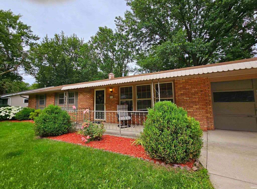 Photo of 4118 Oakleaf Drive, Fort Wayne, IN 46815 (MLS # 202625627)