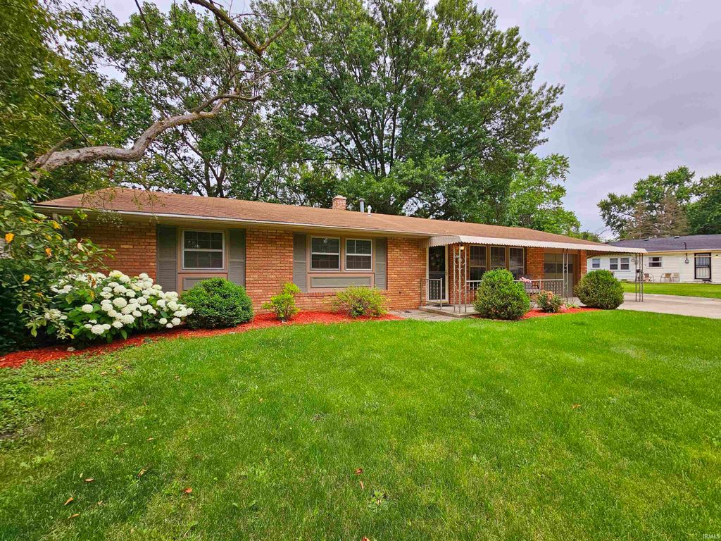 Photo of 4118 Oakleaf Drive, Fort Wayne, IN 46815 (MLS # 202625627)