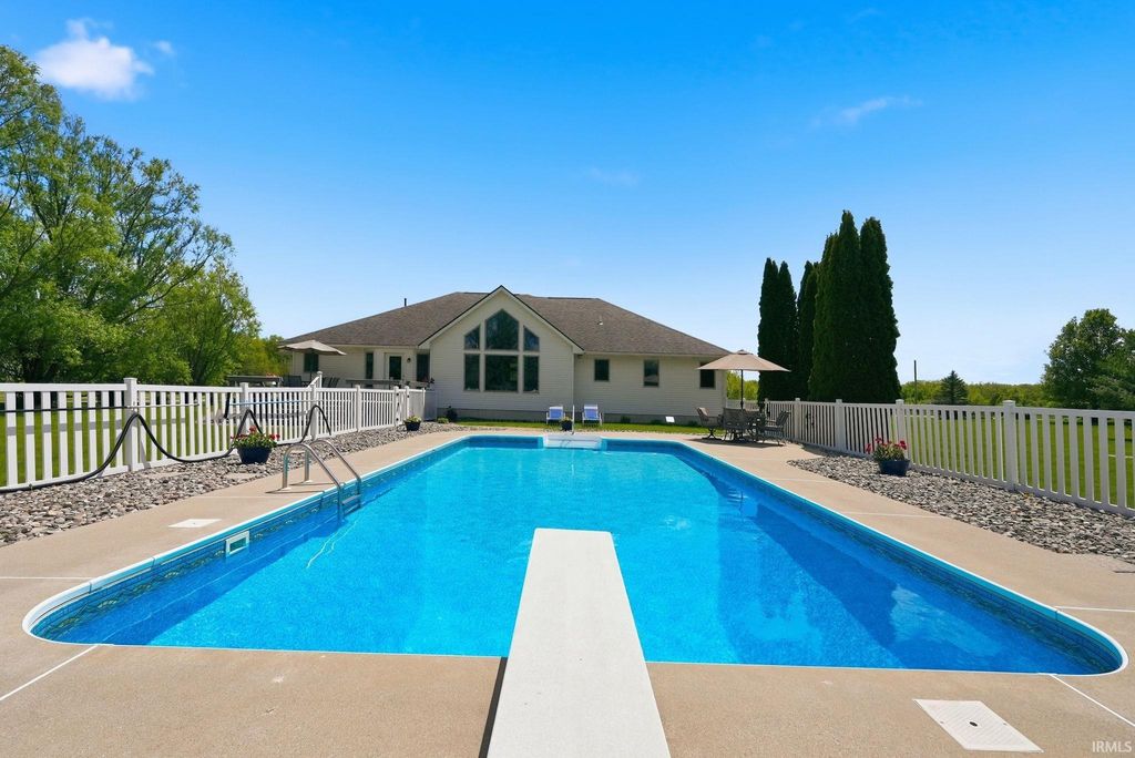 Photo of 7833 Garman Road, Auburn, IN 46706 (MLS # 202618952)
