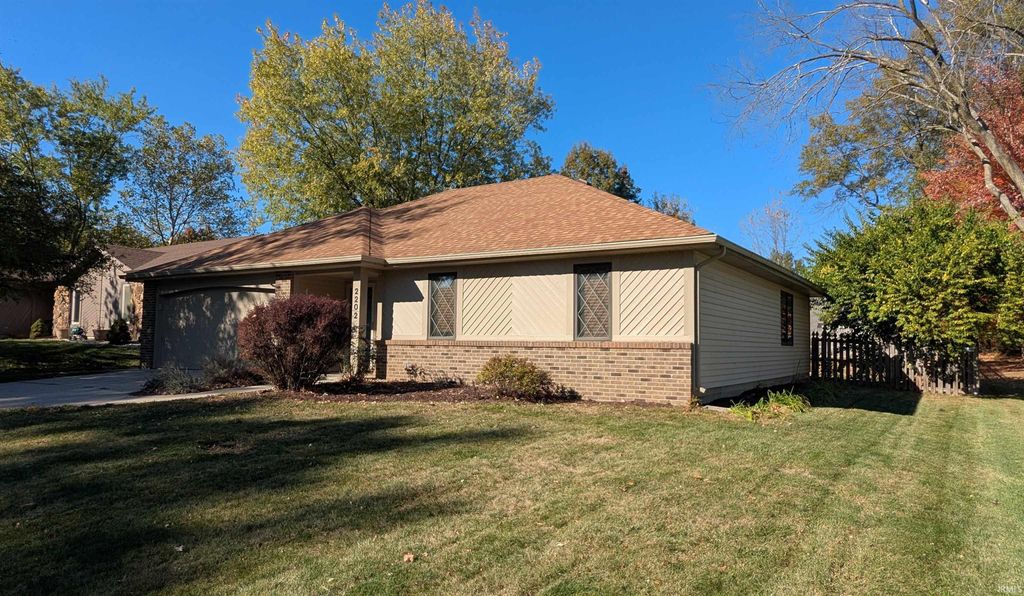 Photo of 2202 Lima Valley Drive, Fort Wayne, IN 46818 (MLS # 202544279)