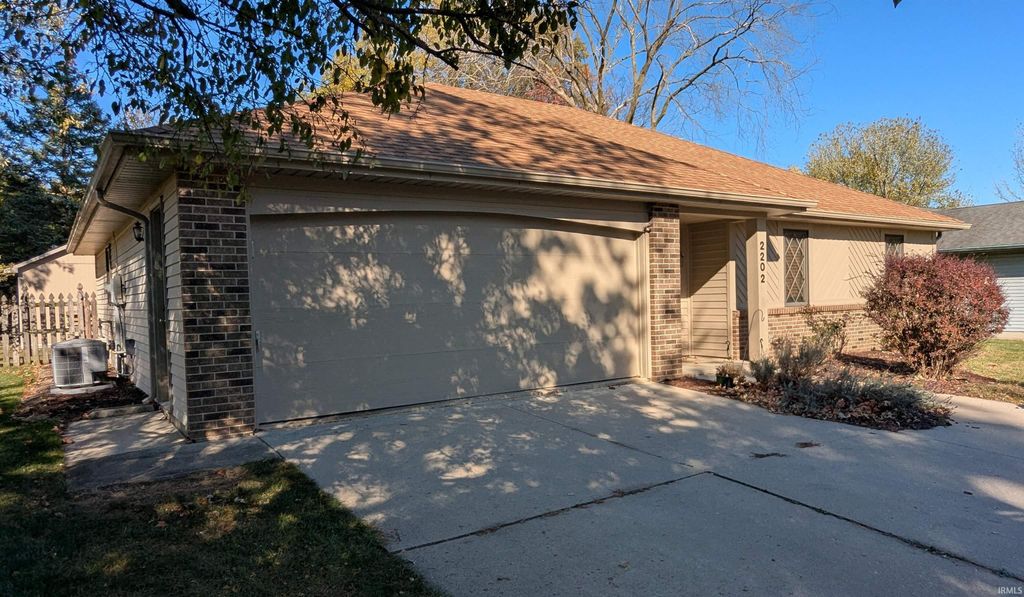 Photo of 2202 Lima Valley Drive, Fort Wayne, IN 46818 (MLS # 202544279)