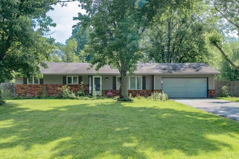 Photo of 4504 Woodway Drive, Fort Wayne, IN 46835 (MLS # 202622465)