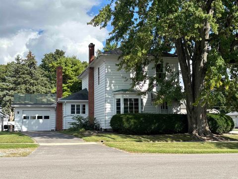 Photo of 400 N Oak Street, Albion, IN 46701 (MLS # 202538857)