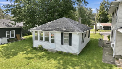 Photo of 630 E Lakewood Avenue, Warsaw, IN 46580 (MLS # 202626350)