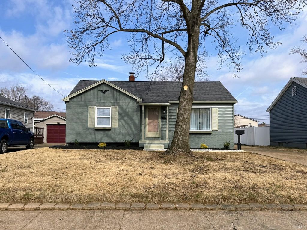Photo of 4904 Sweetser Avenue, Evansville, IN 47715 (MLS # 202605098)