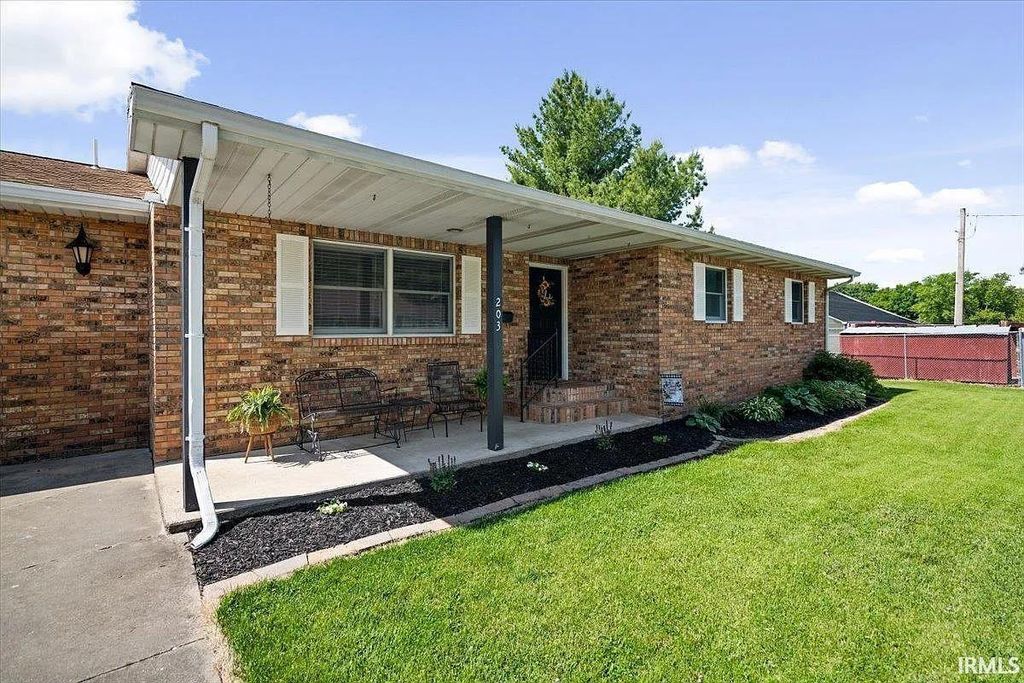 Photo of 203 E Franklin Street, Bridgeport, IL 62417 (MLS # 202605034)