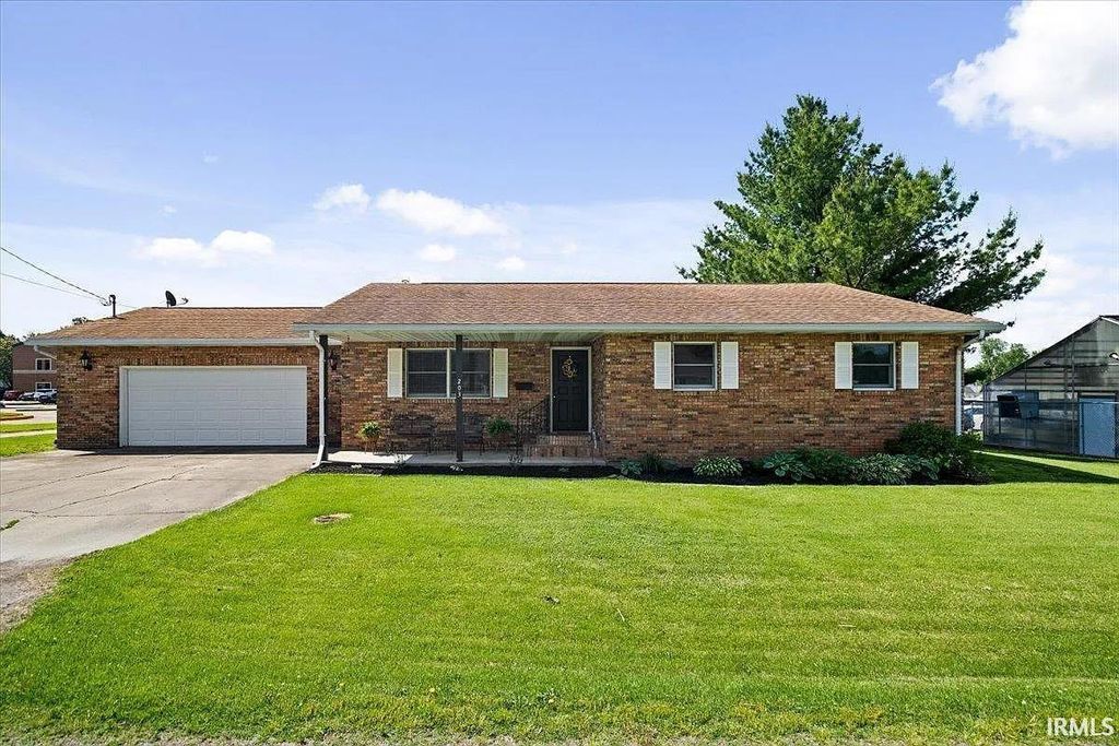 Photo of 203 E Franklin Street, Bridgeport, IL 62417 (MLS # 202605034)