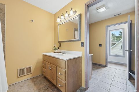 Tiny photo for 711 N Jackson Street, Auburn, IN 46706 (MLS # 202617265)