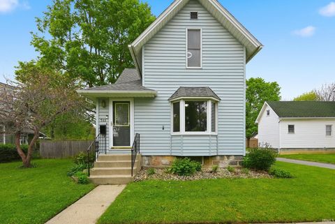 Photo of 711 N Jackson Street, Auburn, IN 46706 (MLS # 202617265)